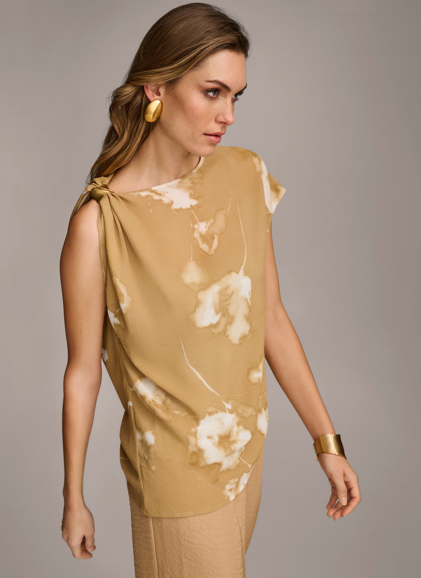 (image for) EXQUISITE PRINTED GATHERED HARDWARE SHOULDER TOP